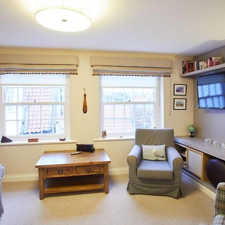 Host & Stay - Spyglass 1708 Уитби Экстерьер фото