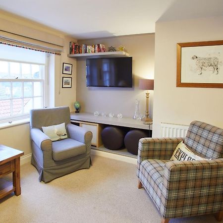 Host & Stay - Spyglass 1708 Уитби Экстерьер фото