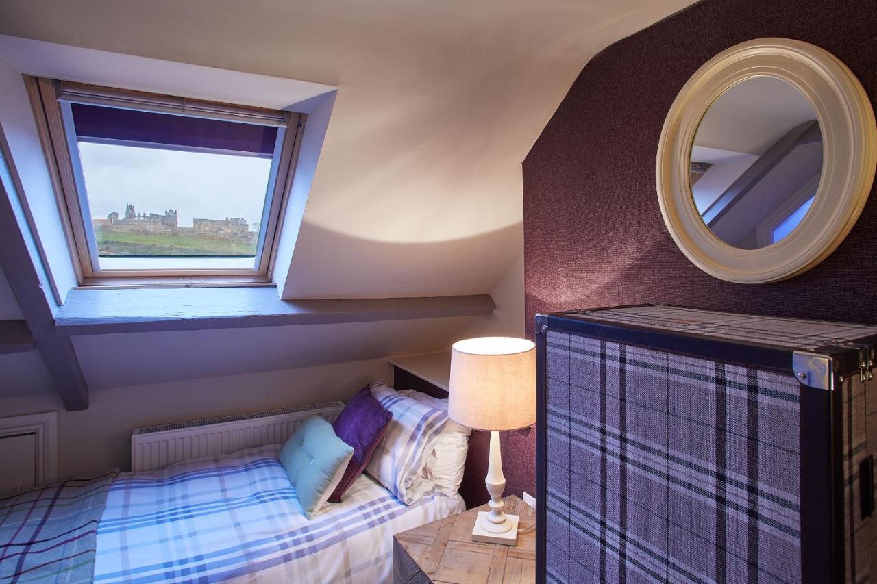 Host & Stay - Spyglass 1708 Уитби Экстерьер фото